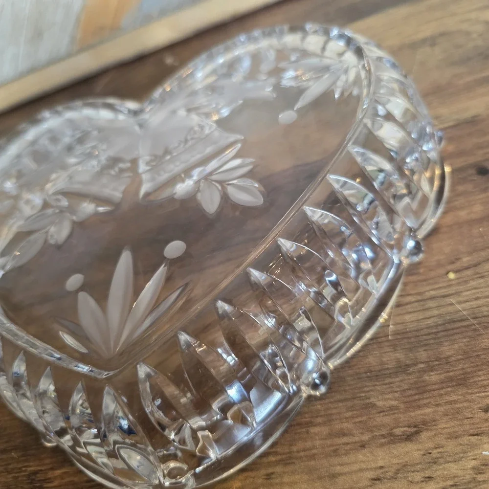 Mikasa HEART Frosted‎ Bell TRAY Holiday Classic Bowl Cookie Candy Ribbed 9